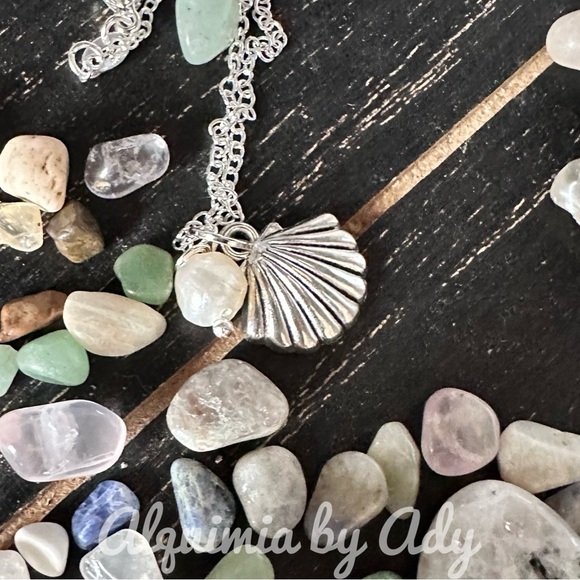 Silver Shell Pendant Necklace - Picture 1 of 1